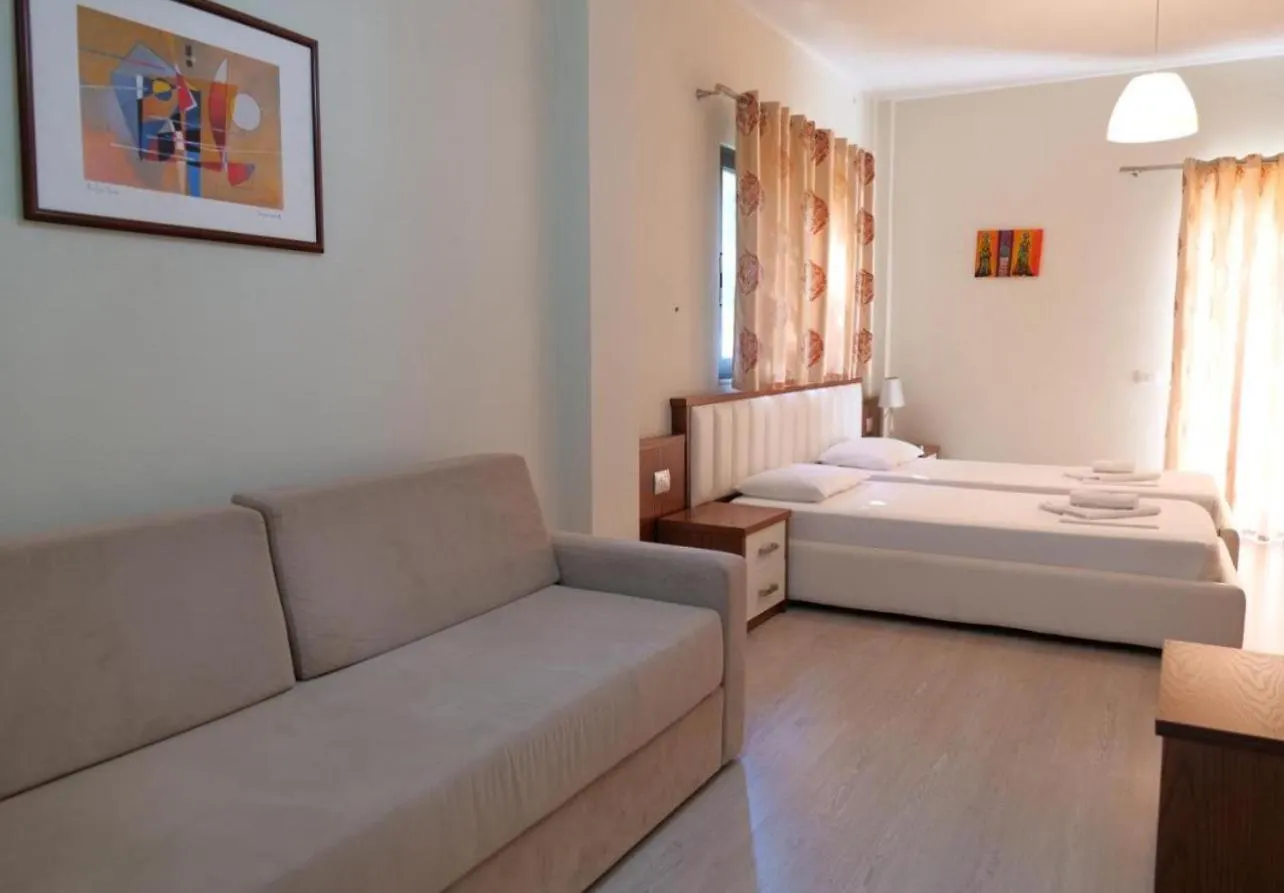 Prive City Hotel Sarande 4*,